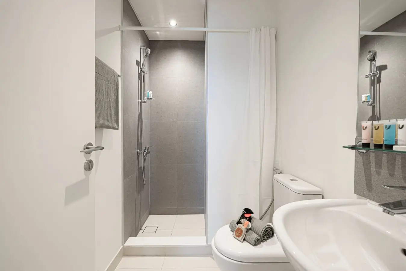 111699 400765 NFajo2Gst3ZzCYXcXGNj44AMstRVdkQV FwZr g9eM4 6849e12ba8daf.jpg