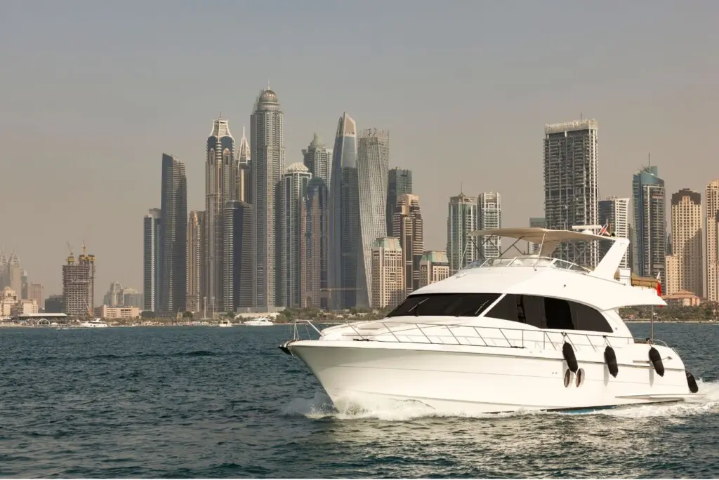 Dubai Luxury Yacht Tour with Live BBQ & Drinks 