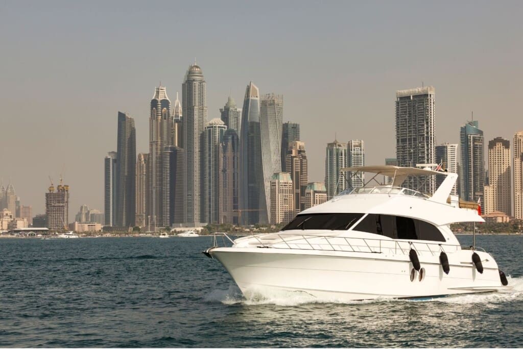 Dubai Luxury Yacht Tour with Live BBQ & Drinks 